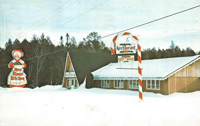 Mrs. Klaus Kitchen & Gift Shop - Old Postcard (newer photo)